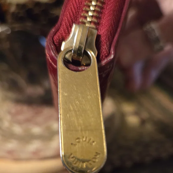 VEUC ! Louis Vuitton Rouge Leather Wallet with Signature Monogram - Picture 3 of 12